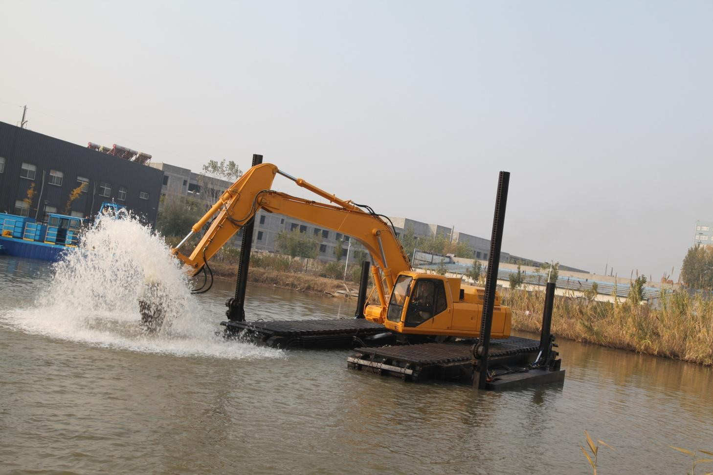 Amphibious Excavator | Floating Excavator Manufacturer